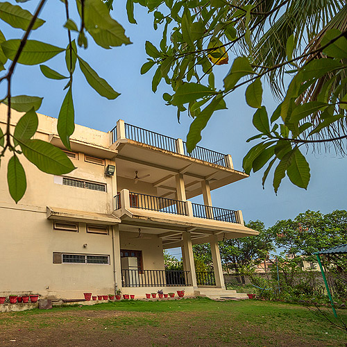 Vijay Kadambari House Homestay 